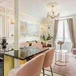 Luxury 2 bedroom Apartment - Eiffel Tower